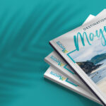 Mise en situation de trois magazines pour l'Office du Tourisme de Mayotte sur fond bleu