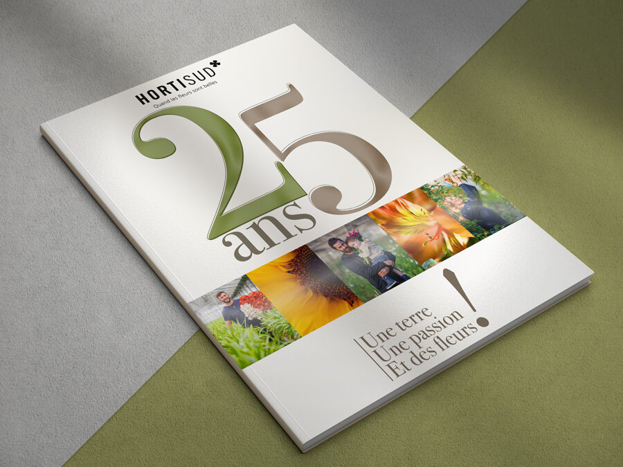 Couverture de la brochure Hortisud pour les 25 ans de l'entreprise posé sur fond gros et vert